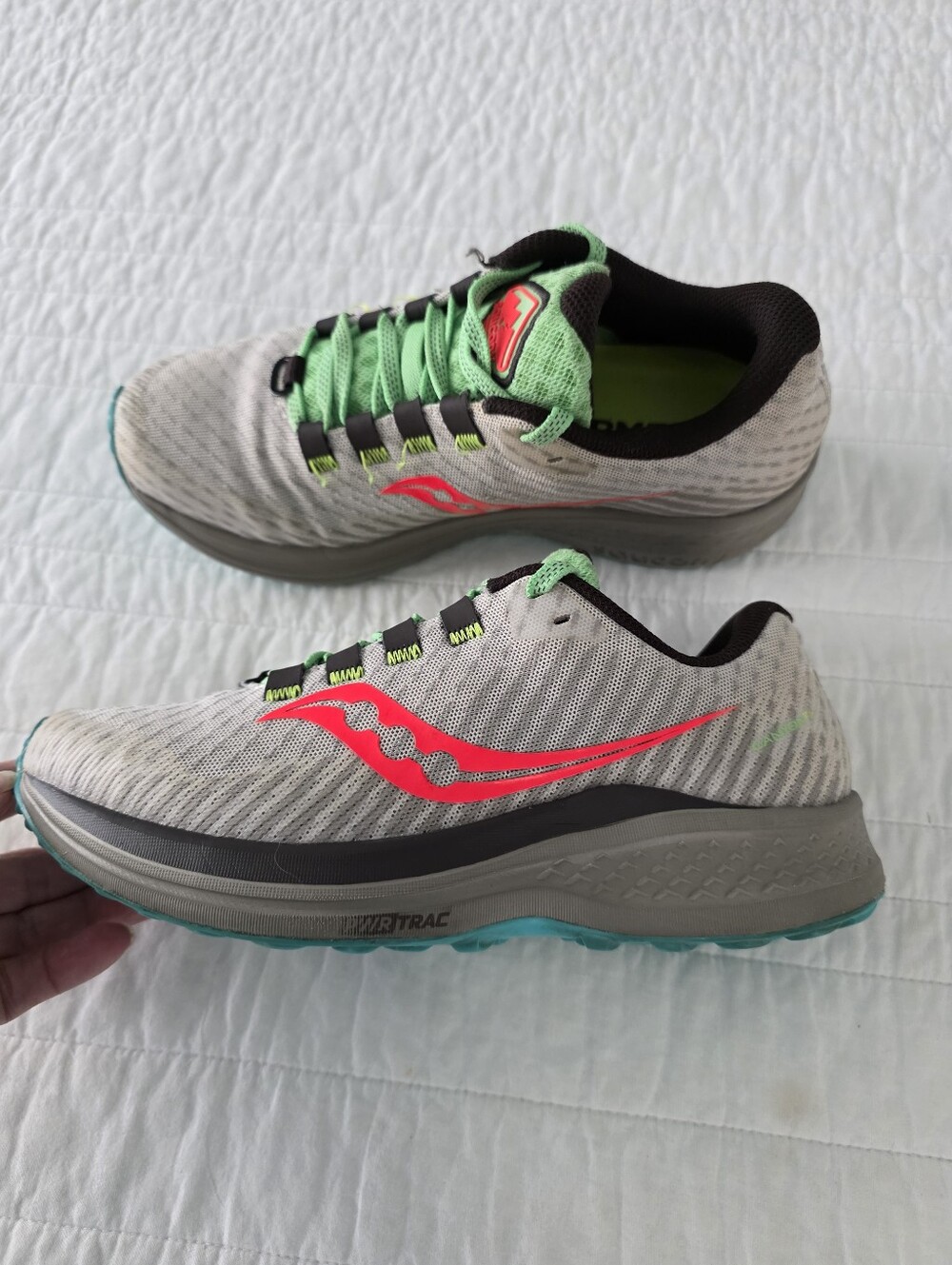 Saucony Canyon Trail Women's Size 7 Running Shoes in Light Gray with Neon